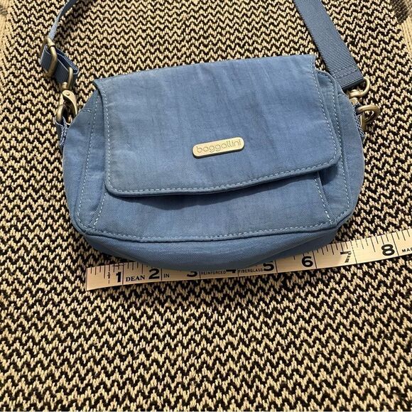 Baggallini Small Blue w/Green Lining Crossbody Travel Bag/Wallet - Picture 4 of 6